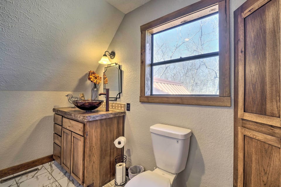 Full Bathroom | 2nd Floor