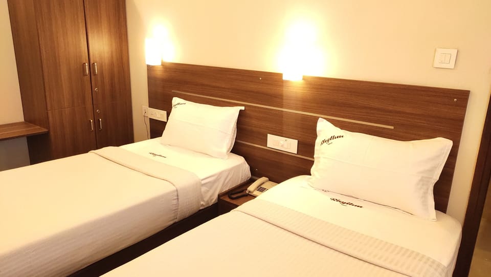 1 bedroom, premium bedding, memory foam beds, desk
