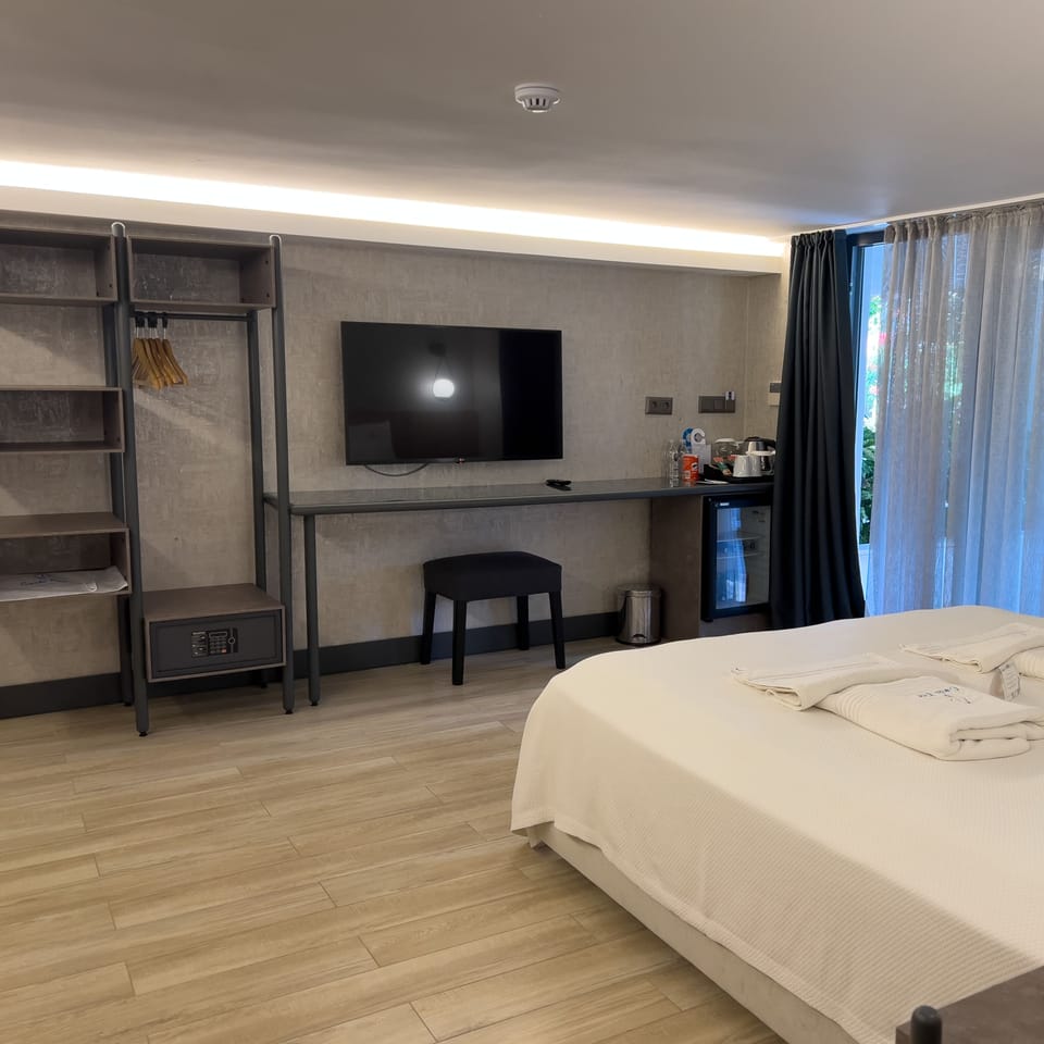 Standard Room | Premium bedding, free minibar, free WiFi, bed sheets