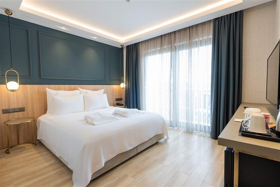 Comfort Room, Garden View | Premium bedding, free minibar, free WiFi, bed sheets