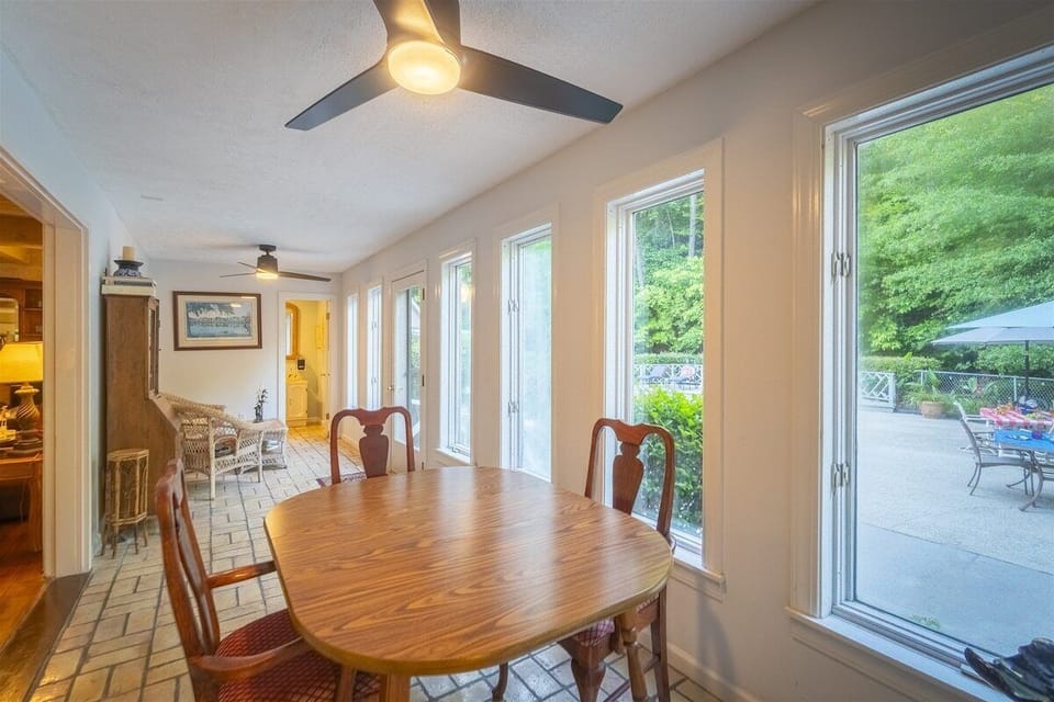 Secondary dining view 3