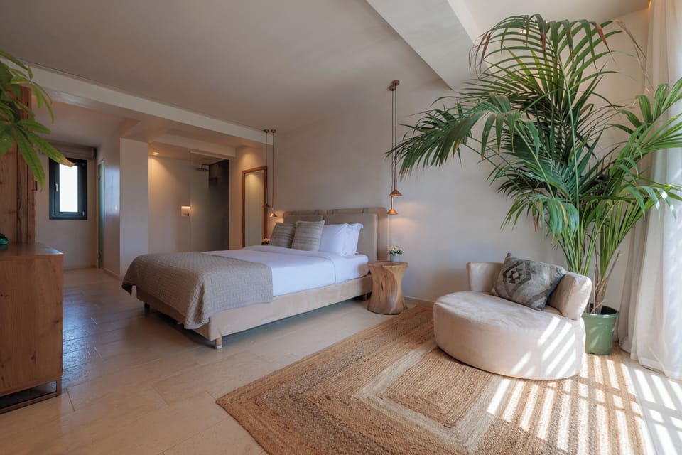 Superior Room, Private Pool | Minibar, in-room safe, desk, blackout drapes