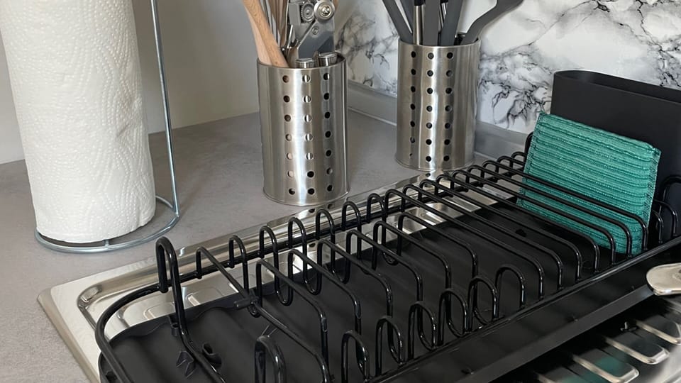 Classic Quadruple Room | Private kitchen | Shared fridge, microwave, oven, stovetop