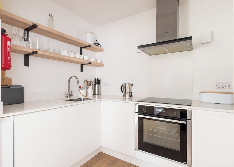 Cottage | Private kitchen | Fridge, dishwasher, electric kettle, toaster