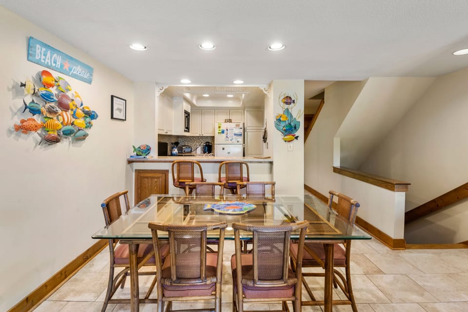 QF4: The Quay F4 | Mid Level Dining Area