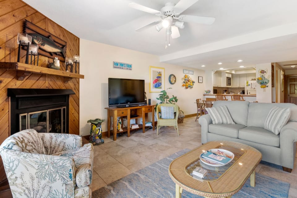 QF4: The Quay F4 | Mid Level Living Area