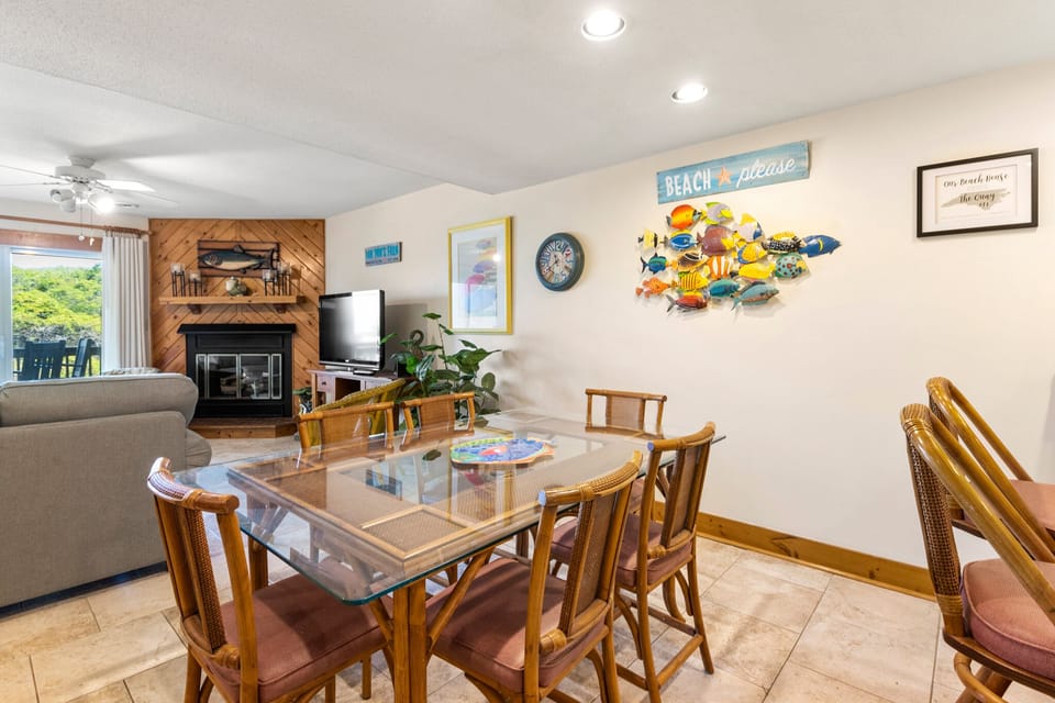 QF4: The Quay F4 | Mid Level Dining Area