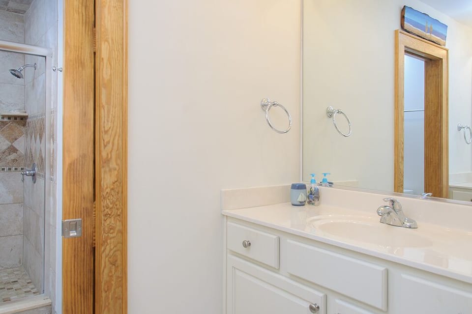 QF4: The Quay F4 | Top Level Bedroom 3 Private Bath