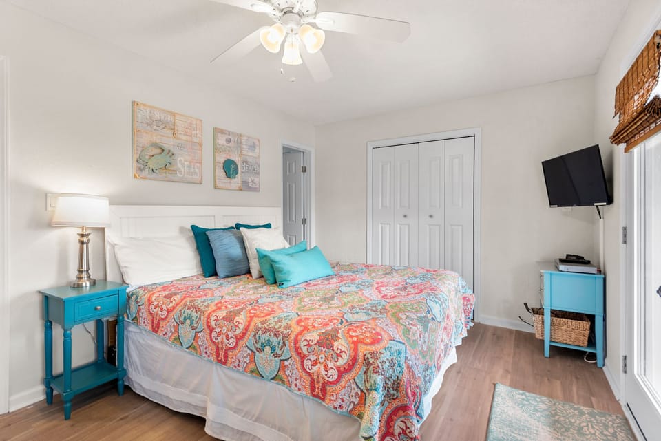 WH632: Sea Blue | Mid Level Bedroom 1