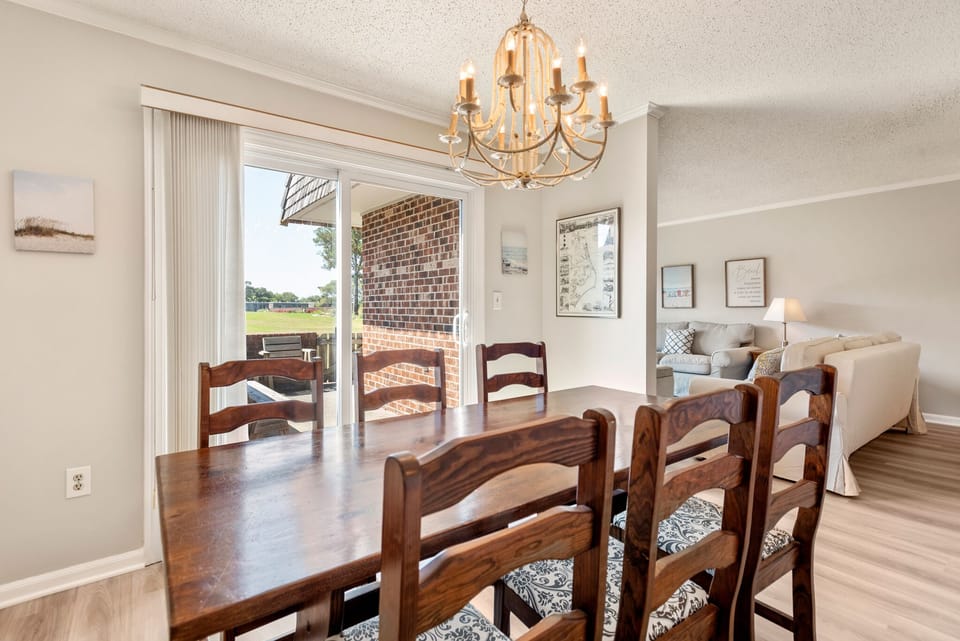 VS5: Born In The Sand | Bottom Level Dining Area