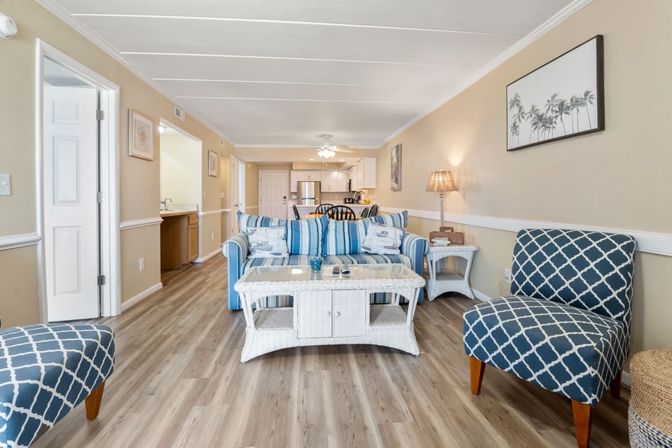 PVC308: PierView 308 | Living Area