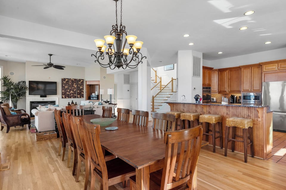 CC011: Casa del Sol | Bottom Level Dining Area