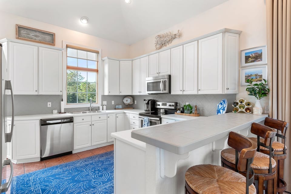 CC152: Billys Banks l Top Level Kitchen