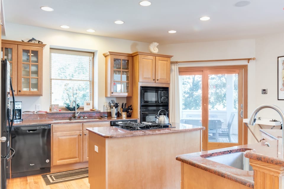 CC180: Perfect Peach | Mid Level Kitchen