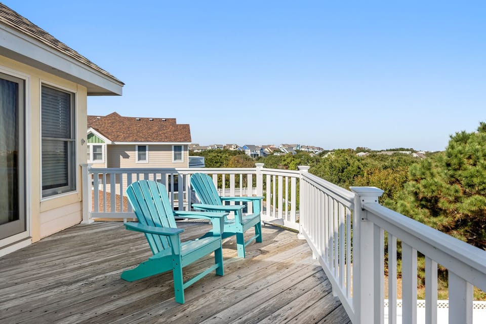 CC212: Wine Down | Top Level Sun Deck
