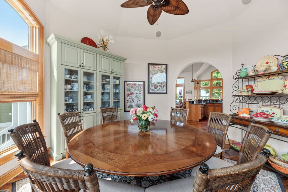 CC271: Par Excellence | Top Level Breakfast Nook