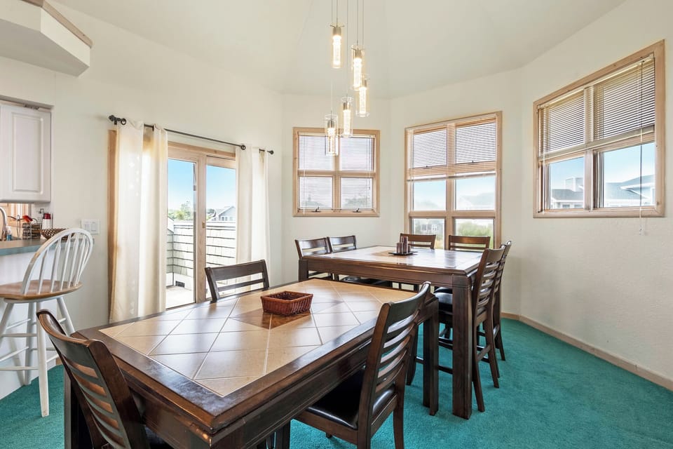 CL133: Payson Place | Top Level Dining Area
