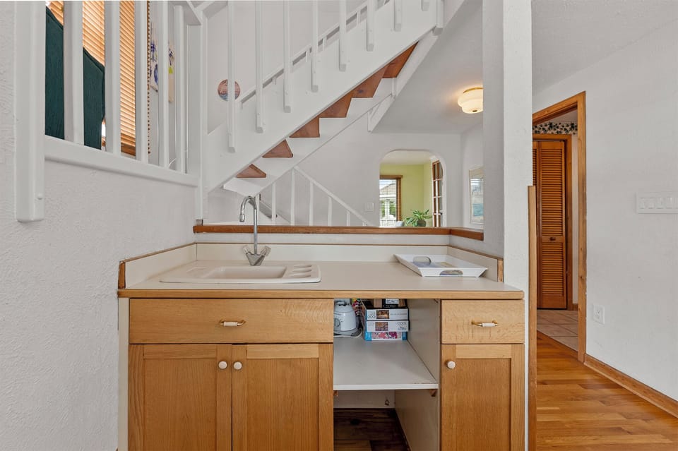CL742: Sea La Vie | Top Level Breakfast Nook Wet Bar