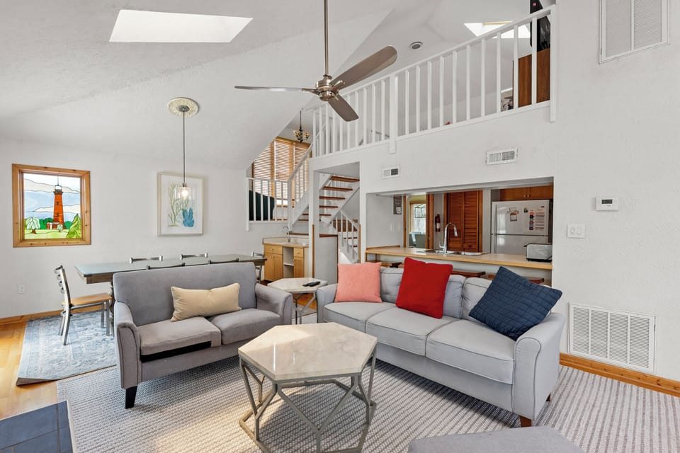 CL742: Sea La Vie | Top Level Living