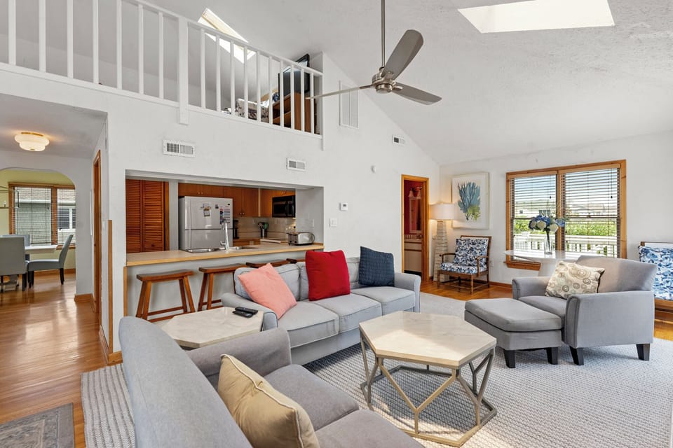 CL742: Sea La Vie | Top Level Living