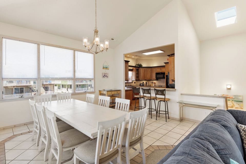CP19: Jewel Of The Banks | Top Level Dining Area