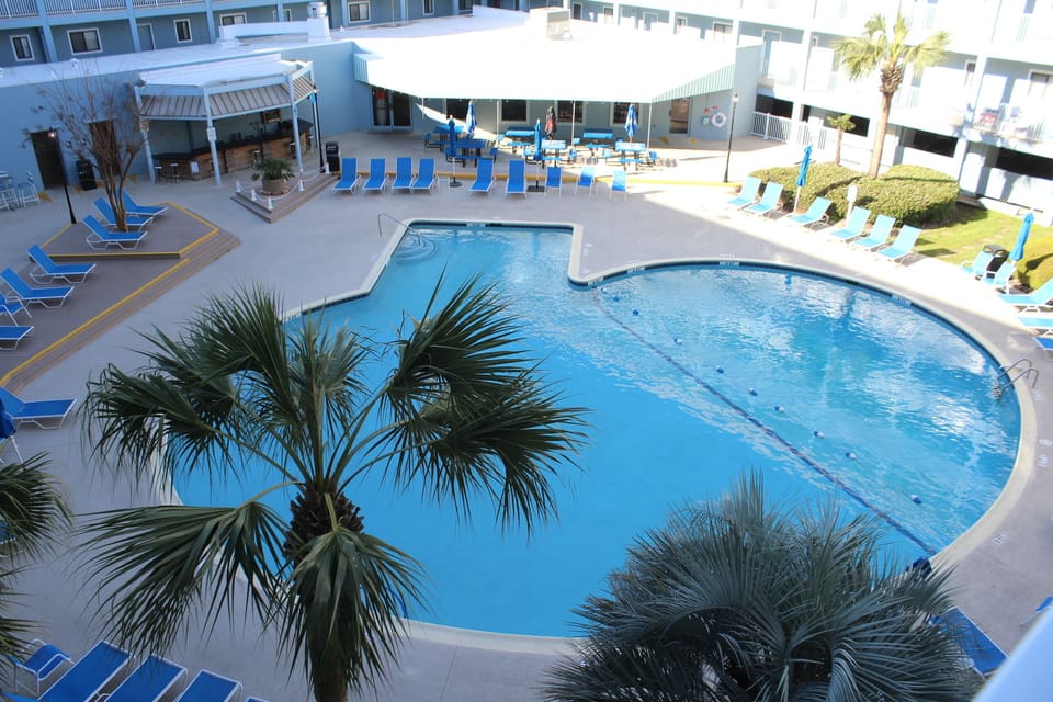 Building 1 Pool, Restaurant, and Shop