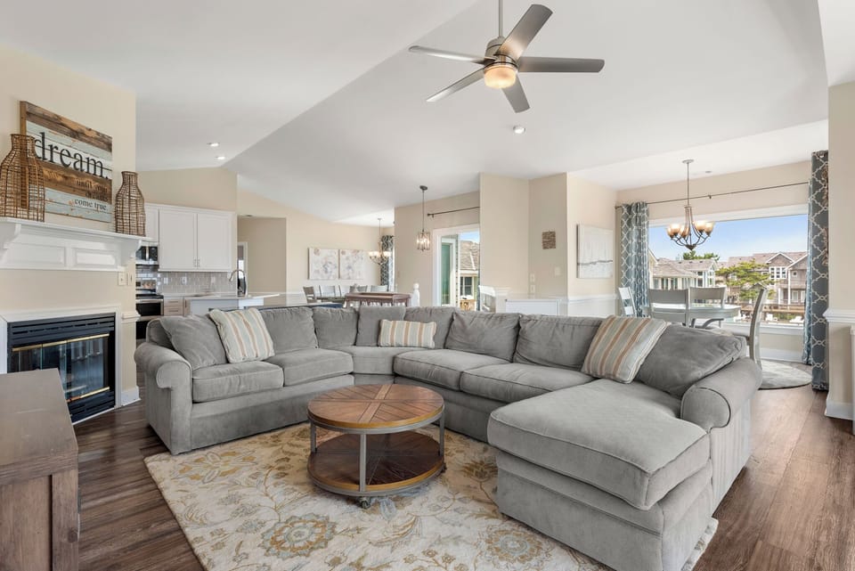 DE07A: Dune Ridge | Top Level Living Area