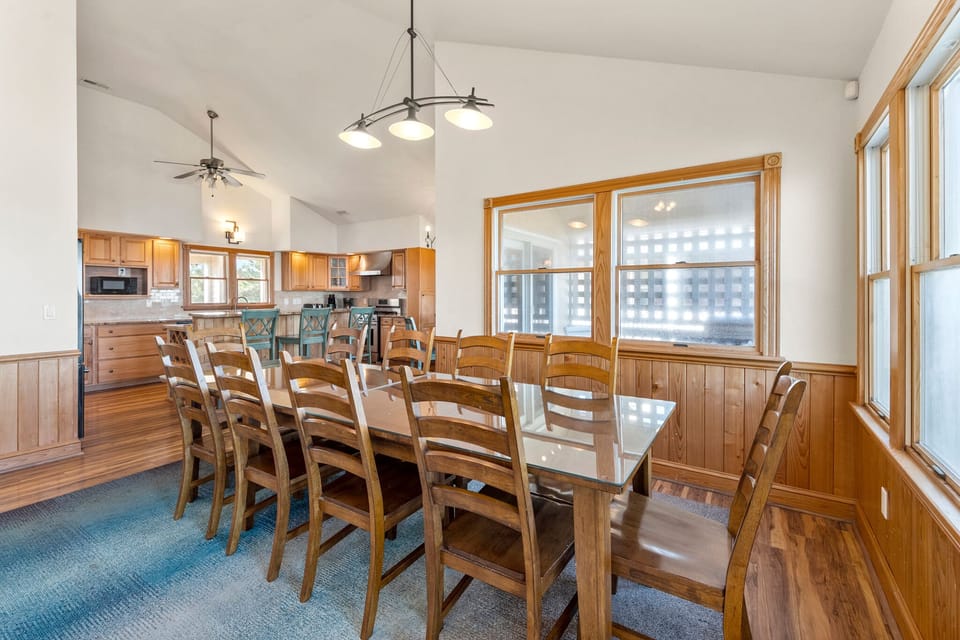DE10: Duneridge Estates 10 | Top Level Dining Area