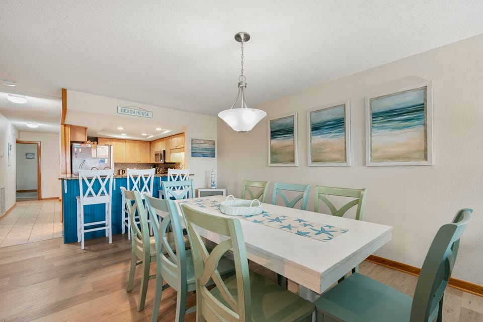 H103S: A Wave From It All | Dining Area