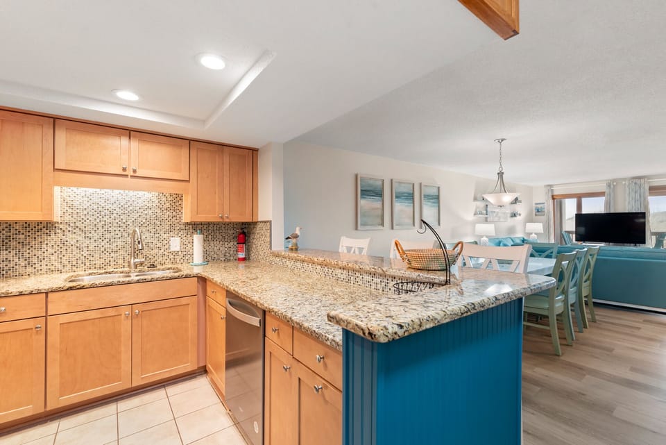 H103S: A Wave From It All | Kitchen