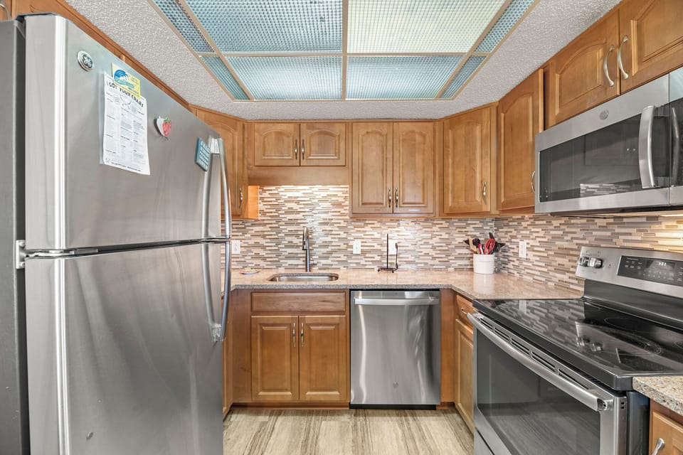 H104S: Heron Cove 104S | Kitchen