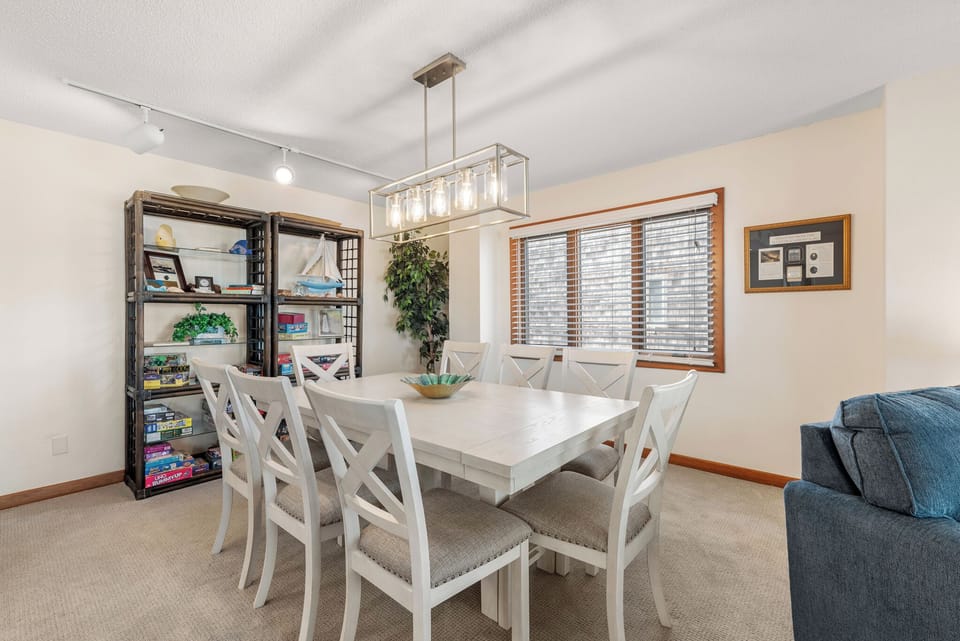 H304S: Heron Cove 304S | Dining Area