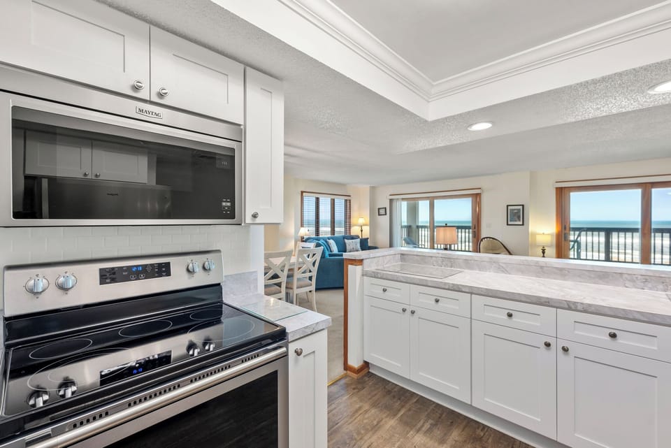 H304S: Heron Cove 304S | Kitchen