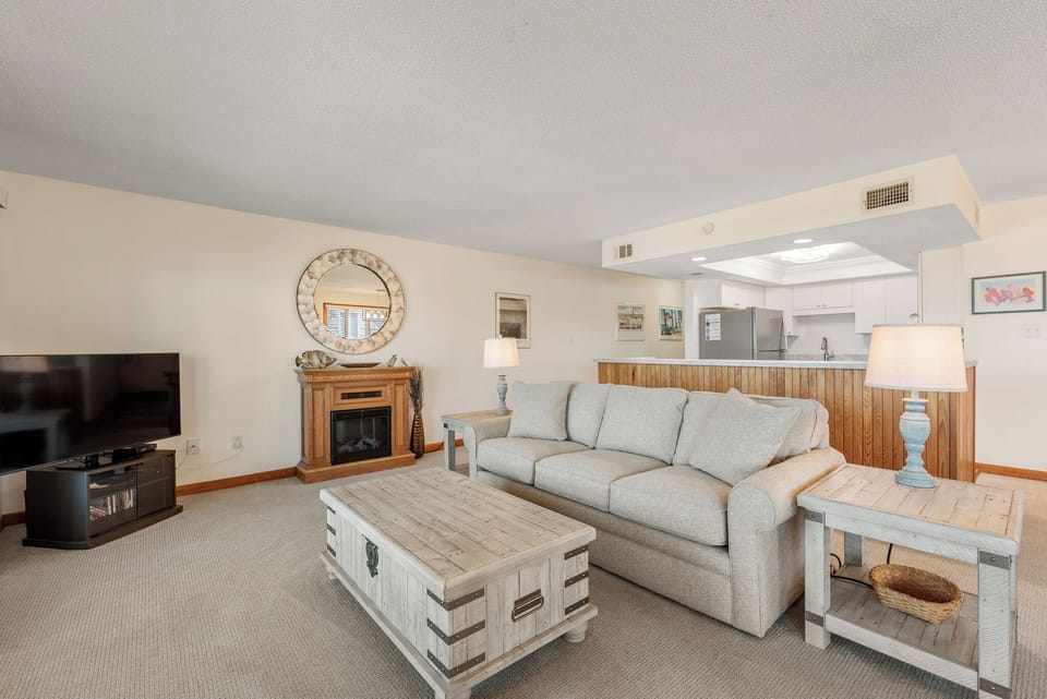 H304S: Heron Cove 304S | Living Area