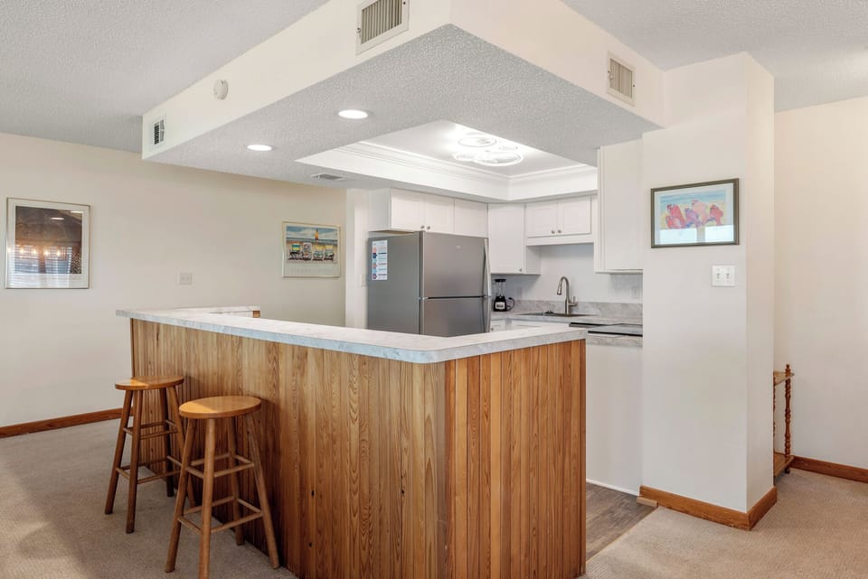 H304S: Heron Cove 304S | Kitchen