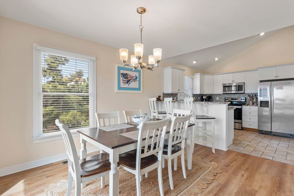 HK56: Hilltop Haven | Top Level Dining Area
