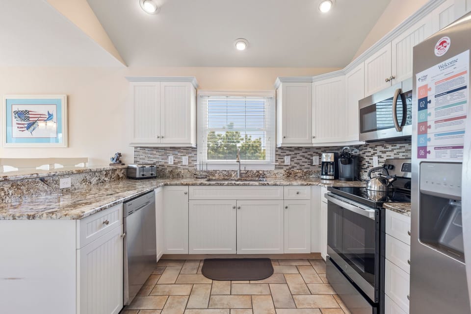 HK56: Hilltop Haven | Top Level Kitchen