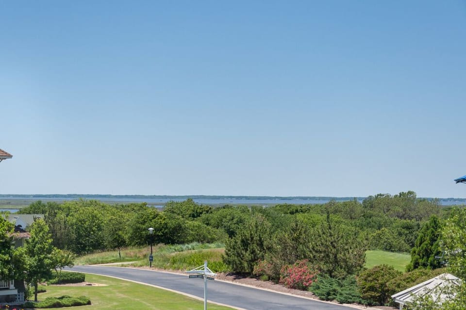 HK56: Hilltop Haven | Top Level Deck View