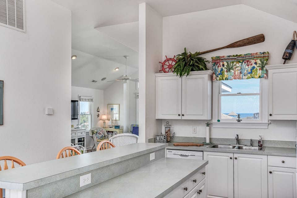 JR247: Carolinian | Top Level Kitchen