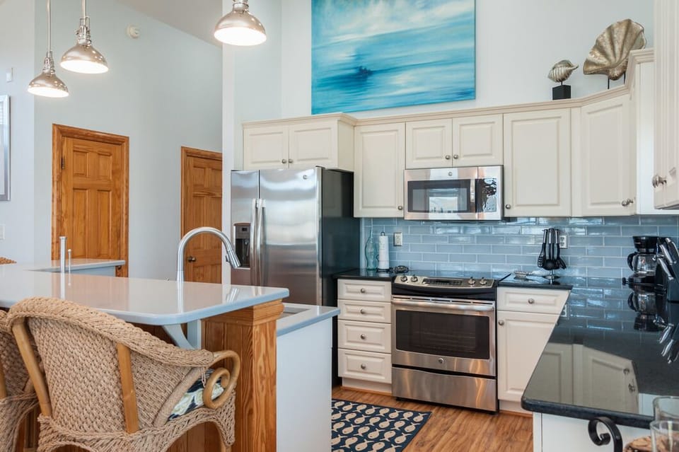 JR96: Blue Moon | Top Level Kitchen