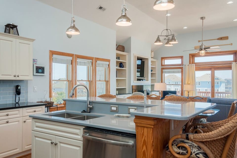 JR96: Blue Moon | Top Level Kitchen