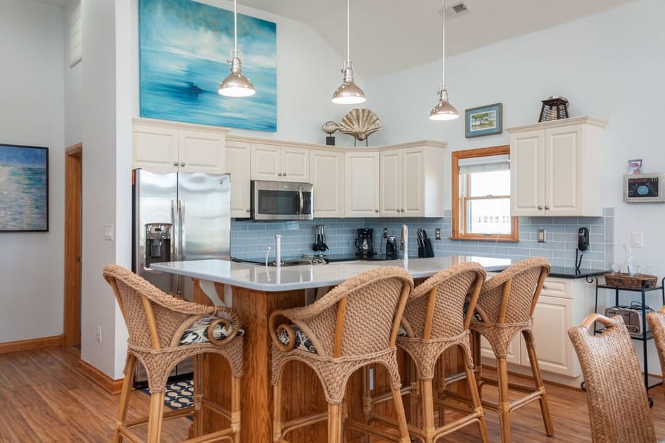 JR96: Blue Moon | Top Level Kitchen