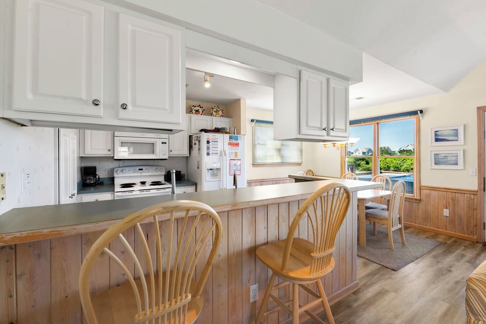 L03: Linkside 3 | Top Level Kitchen Area