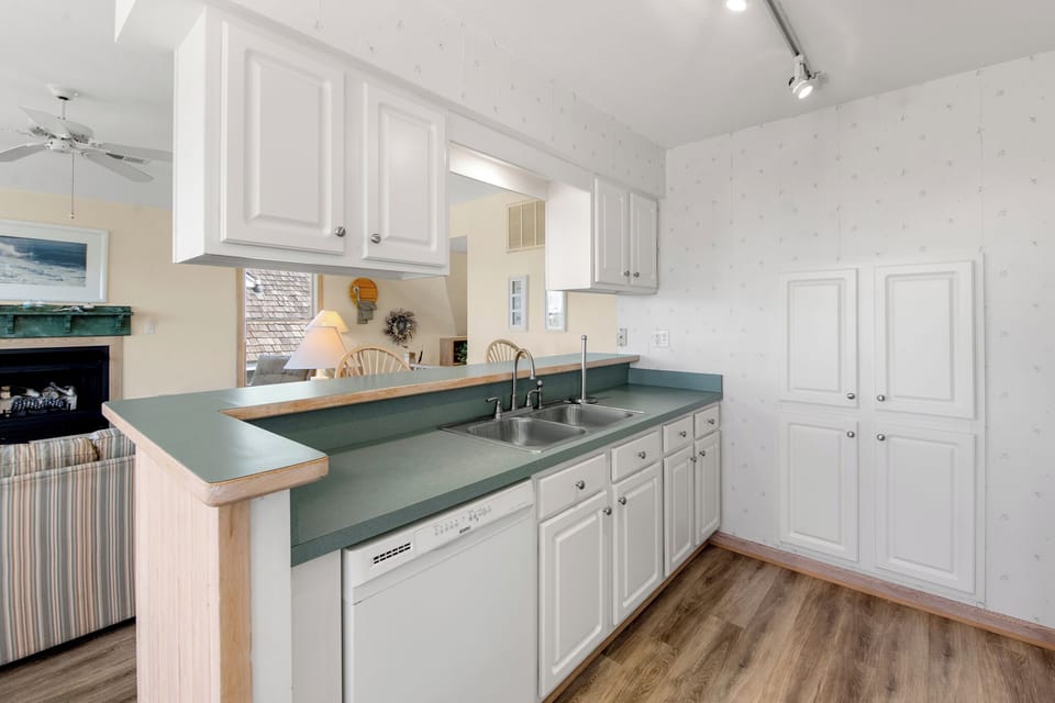 L03: Linkside 3 | Top Level Kitchen