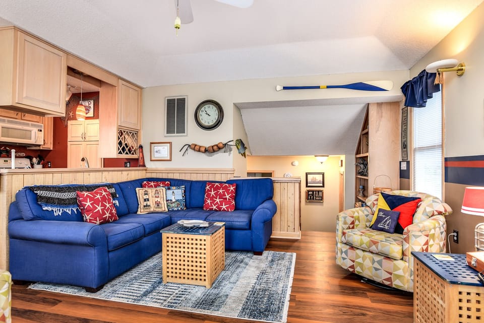 L39: Gone Fishin | Top Level Living Area
