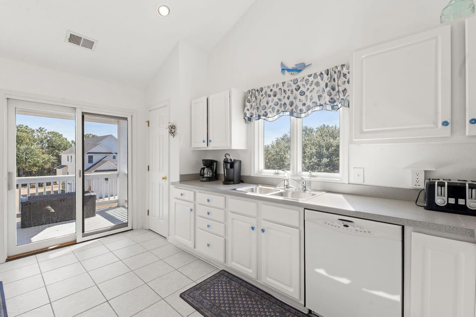 MB19: Moon Over Magnolia | Top Level Kitchen