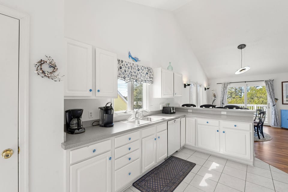 MB19: Moon Over Magnolia | Top Level Kitchen