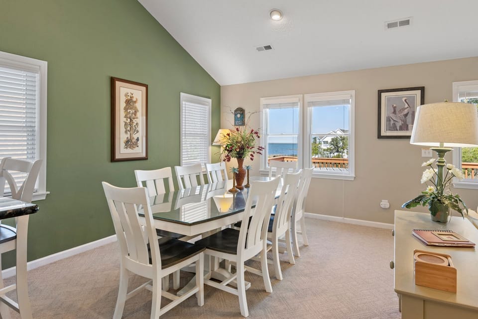 MB23: Birdie I Top Level Dining Area