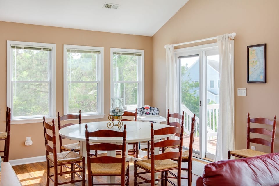 MB46: Paradise Found I Dining Area