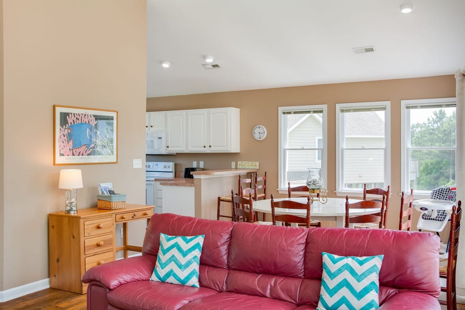 MB46: Paradise Found I Top Level Living Area - Fireplace Not Available For Guest Use